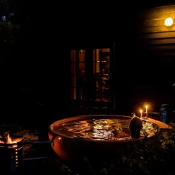 Weltevree Dutchtub Original Houtgestookte Hottub - 4 Personen - Groen -Winkel Voor Zwembadbenodigdheden dutchtub by night 1
