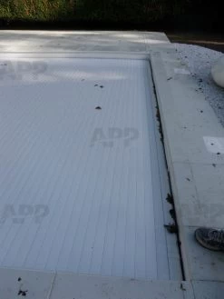 Aquadeck PVC Witte Lamellen -Winkel Voor Zwembadbenodigdheden witte lamellen pottelberg